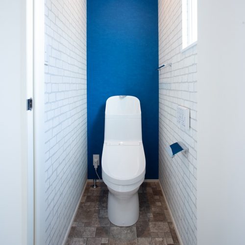 マリモハウス【注文住宅の工務店】建築実例画像　ガレージハウスのトイレ